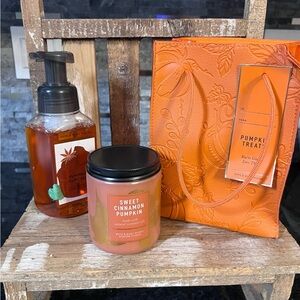BATH & BODY WORKS “Pumpkin Treats” 3 Piece Fall Gift Set